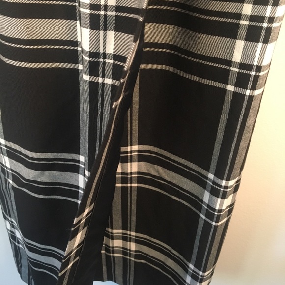 Liz Claiborne black plaid wrap skirt  size 4 - Picture 2 of 4
